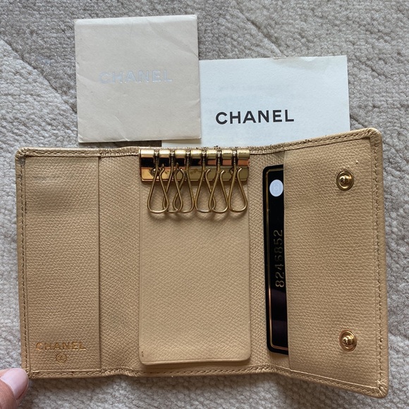 CHANEL 6 Key Card Holder Wallet Beige Leather - Picture 4 of 13